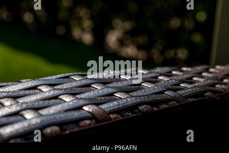 Mobili da giardino ravvicinata di una texture di rattan sunny Foto Stock