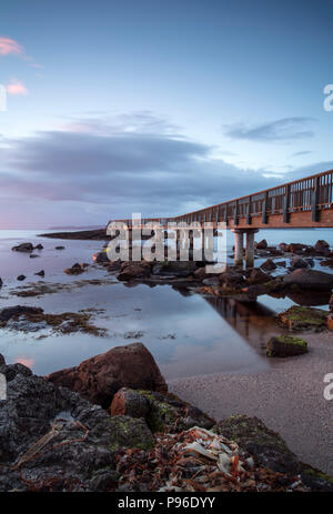 Padelle rocce vicino Ballycastle sulla costa Causeway nella contea di Antrim, Irlanda del Nord Foto Stock