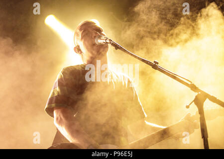 Danimarca, Roskilde - Luglio 7, 2018. La Scottish post-rock band Mogwai esegue un concerto dal vivo durante il danese music festival Roskilde Festival 2018. Qui il cantante e chitarrista Stuart Braithwaite è visto dal vivo sul palco. (Photo credit: Gonzales foto - Pietro Troest). Foto Stock