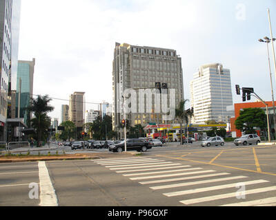 Edificio, Juscelino Kubitschek Avenue, Itaim Bibi, São Paulo, Brasile Foto Stock