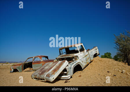 Abbandonata la Ford pickup truck in solitario della Namibia, Sud Africa Foto Stock
