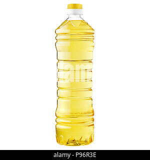 Olio di semi di girasole, di colore dorato, in una bottiglia di plastica, su uno sfondo bianco isolato, tracciato di ritaglio Foto Stock