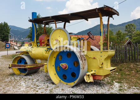 Antiquariato rullo di vapore in Serbia, Mokra Gora, Serbia Foto Stock