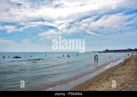 14 luglio 2018-Constanta, Romania. La spiaggia dal lato mare Constanta, Romania Foto Stock