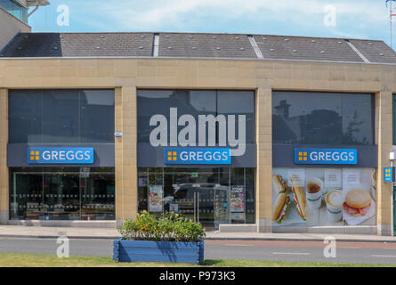 Greggs - il panificio britannico locali della catena in Portadown, nella contea di Armagh. Foto Stock