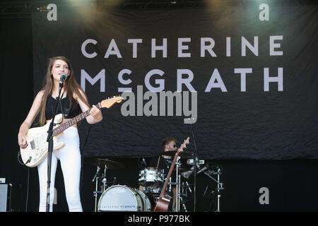 Oxfordshire, Regno Unito. Il 15 luglio 2018. Oxfordshire, Regno Unito. Il 15 luglio 2018. Catherine McGrath esegue al 2018 Cornbury Festival, grande Tew, Oxfordshire Credito: Giovanni Lambeth/Alamy Live News Credito: Giovanni Lambeth/Alamy Live News Foto Stock