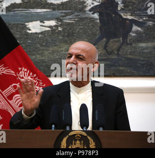 A Kabul, Afghanistan. Il 15 luglio 2018. Il Presidente afghano Ashraf Ghani parla durante una conferenza stampa tenutasi a Kabul, capitale dell'Afghanistan, 15 luglio, 2018. Credito: Rahmat Alizadah/Xinhua/Alamy Live News Foto Stock