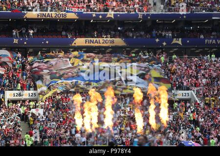 Mosca, Russia. Il 15 luglio 2018. Le ventole sono visti al 2018 FIFA World Cup cerimonia di chiusura a Mosca, Russia, luglio 15, 2018. Credito: Maohua Fei/Xinhua/Alamy Live News Foto Stock