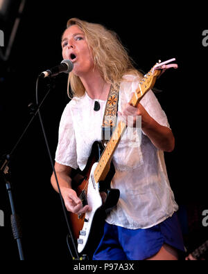 Oxfordshire, Regno Unito. Il 15 luglio 2018. Festival Cornbury Giorno 3 - Il 15 luglio 2018. Lissie esibirsi sul palco, grande Tew station wagon, Oxfordshire, UK Credit: Dawn Fletcher-Park/Alamy Live News Foto Stock