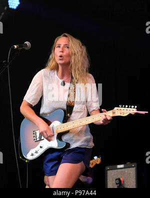 Oxfordshire, Regno Unito. Il 15 luglio 2018. Festival Cornbury Giorno 3 - Il 15 luglio 2018. Lissie esibirsi sul palco, grande Tew station wagon, Oxfordshire, UK Credit: Dawn Fletcher-Park/Alamy Live News Foto Stock