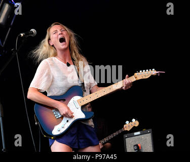 Oxfordshire, Regno Unito. Il 15 luglio 2018. Festival Cornbury Giorno 3 - Il 15 luglio 2018. Lissie esibirsi sul palco, grande Tew station wagon, Oxfordshire, UK Credit: Dawn Fletcher-Park/Alamy Live News Foto Stock