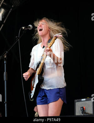 Oxfordshire, Regno Unito. Il 15 luglio 2018. Festival Cornbury Giorno 3 - Il 15 luglio 2018. Lissie esibirsi sul palco, grande Tew station wagon, Oxfordshire, UK Credit: Dawn Fletcher-Park/Alamy Live News Foto Stock