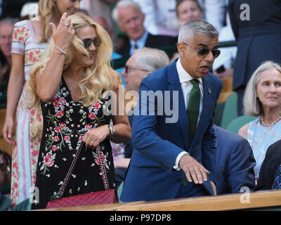 Londra, Regno Unito. Il 15 luglio 2018. Caterina, duchessa di Cambridge, il principe William Duca di Cambridge, Primo Ministro Theresa Maggio e Philip possono partecipare gli uomini singoli final il giorno tredici del Wimbledon Tennis campionati a tutti England Lawn Tennis e Croquet Club sulla luglio 15, 2018 a Londra, Inghilterra. Persone: Catherine, duchessa di Cambridge, il principe William Credito: tempeste Media Group/Alamy Live News Foto Stock