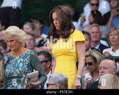 Londra, Regno Unito. Il 15 luglio 2018. Caterina, duchessa di Cambridge, il principe William Duca di Cambridge, Primo Ministro Theresa Maggio e Philip possono partecipare gli uomini singoli final il giorno tredici del Wimbledon Tennis campionati a tutti England Lawn Tennis e Croquet Club sulla luglio 15, 2018 a Londra, Inghilterra. Persone: Catherine, duchessa di Cambridge Credito: tempeste Media Group/Alamy Live News Foto Stock