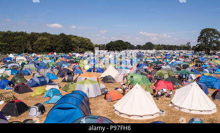 Una vista di tutti i area camping presso la Latitude Festival, Henham Park, Suffolk, Inghilterra, 15 luglio, 2018 Foto Stock