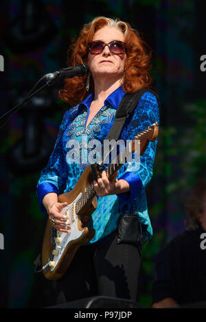 Solo uso editoriale Bonnie Raitt esecuzione presso il British Summer Time festival a Hyde Park di Londra. Foto Stock