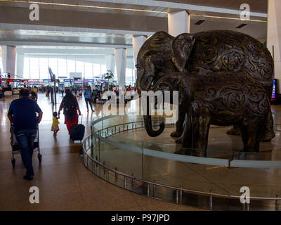 Statua di elefante a Nuova Delhi Aeroporto Internazionale Indira Gandhi, New Delhi, India Foto Stock