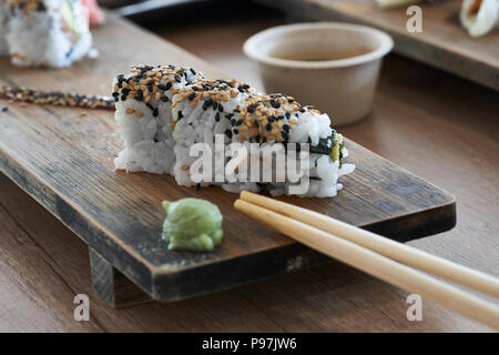Gruppo di delizioso sushi Foto Stock