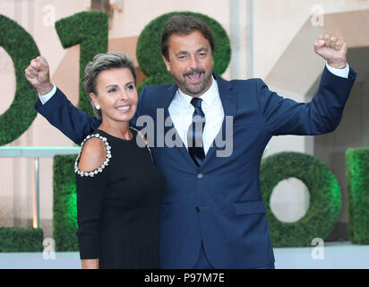 Il francese ex giocatore di tennis Henri Leconte e sua moglie Lecont Fiorentina arriva alla Champions' Cena presso la Guildhall nella città di Londra. Foto Stock