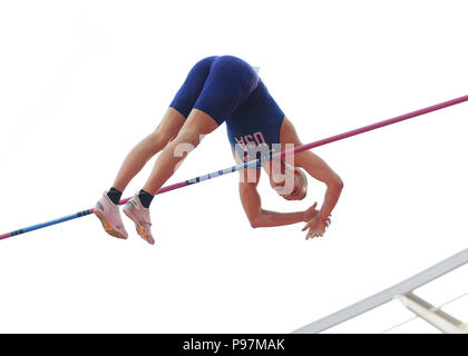 Stati Uniti d'America's Sam Kendricks compete nella mens Pole Vault durante il giorno due dell'Atletica World Cup presso la Queen Elizabeth Stadium, Londra. Foto Stock