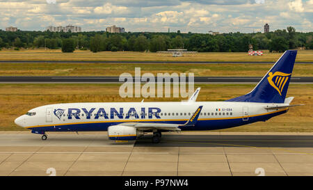 Berlino, Germania, 01.07.2018: Ryanair Boeing 737 dall'aeroporto Tegel Foto Stock