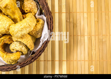 Torresmo brasiliano cibo tradizionale Foto Stock