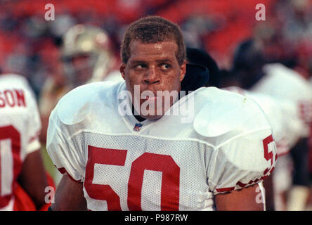 San Francisco, California, Stati Uniti d'America. 8 Gen, 2012. San Francisco 49ers vs. Los Angles Raider al Candlestick Park sabato, 8 agosto 1992. 49ers battere i raider 24-10 in preseason game. San Francisco 49ers linebacker Reggie McKenzie Credito: Al di Golub/ZUMA filo/Alamy Live News Foto Stock