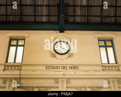 Soffitto in mosaico nella stazione ferroviaria del nord di Valencia, Spagna Foto Stock