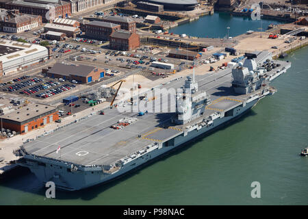 Fotografia aerea della HMS Queen Elizabeth Foto Stock