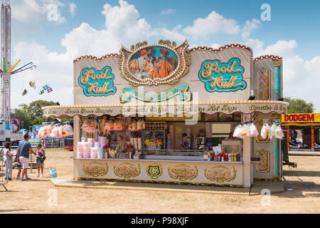 Cibo di strada o di stallo van vendono spuntini e fast food Foto Stock