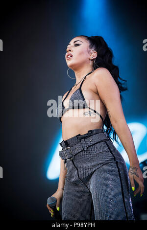 Danimarca, Roskilde - Luglio 7, 2018. Il Colombian-American cantante e cantautore Kali Uchis esegue un concerto dal vivo durante il danese music festival Roskilde Festival 2018. (Photo credit: Gonzales Photo - Christian Hjorth). Foto Stock