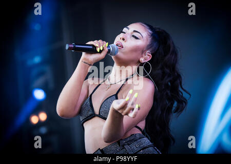 Danimarca, Roskilde - Luglio 7, 2018. Il Colombian-American cantante e cantautore Kali Uchis esegue un concerto dal vivo durante il danese music festival Roskilde Festival 2018. (Photo credit: Gonzales Photo - Christian Hjorth). Foto Stock