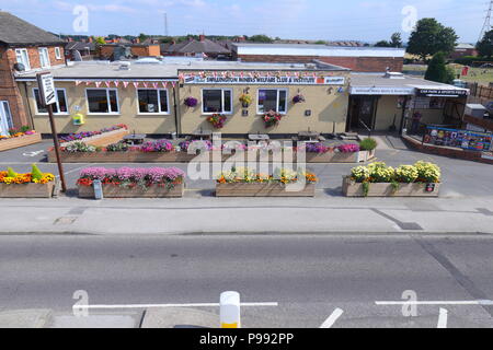 Il splendidamente decorate esterno di Swillington minatori Welfare Club a Leeds Foto Stock