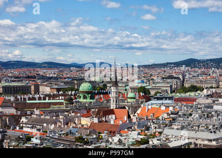 Città del paesaggio urbano di Vienna in Austria, vista da sopra il centro della città Foto Stock