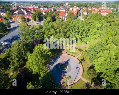 Vista aerea della bella città pubblico park in Wegorzewo, Mazury, Polonia Foto Stock