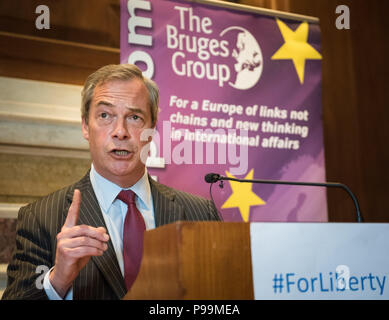 King George e Queen Mary Camera Marriott London County Hall, London County Hall, London, Regno Unito. Il 17 maggio 2016. Leader UKIP Nigel Farage MEP, Conservativ Foto Stock