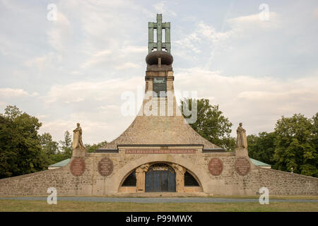 Il Cairn del Peace Memorial (ceco: Mohyla miru), costruito per onorare le vittime di Napoleone la vittoriosa battaglia nei pressi di Austerlitz (Slavkov), Repubblica Ceca Foto Stock