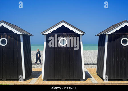 Cabine da spiaggia in località balneare Sainte-Marguerite-sur-Mer lungo la costa del Mare del Nord, Seine-Maritime, Haute-Normandie, Côte d'Albâtre, Normandia, Francia Foto Stock