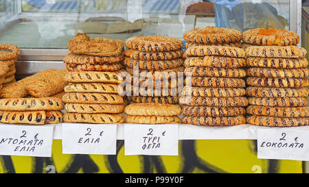 Koulouri greco bagel al venditore ambulante di Atene Foto Stock