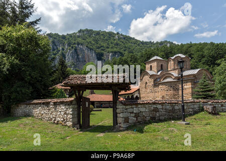 Vista incredibile Poganovo medievale monastero di San Giovanni il Teologo, Serbia Foto Stock