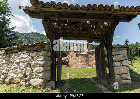 Vista incredibile Poganovo medievale monastero di San Giovanni il Teologo, Serbia Foto Stock