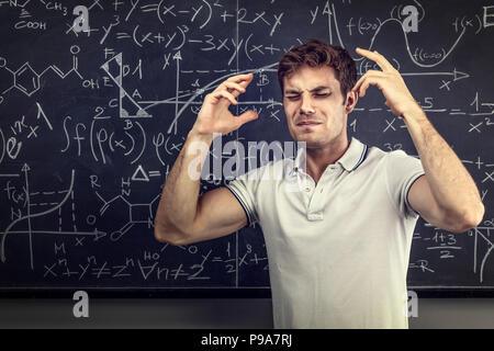 Ritratto di stanchi e stressati insegnante Foto Stock