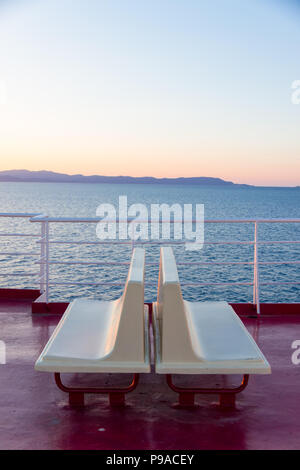 Canale di Piombino incrocio con ferry boat in estate Foto Stock