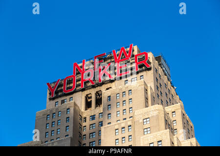 La città di New York / STATI UNITI D'America - 13 LUG 2018: New Yorker segno del Wyndham Hotel occupa un edificio nel centro di Manhattan Foto Stock