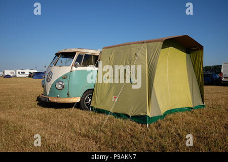 Luglio 2018 - classico split screen VW camper a Goodwood, Festival della velocità. Foto Stock