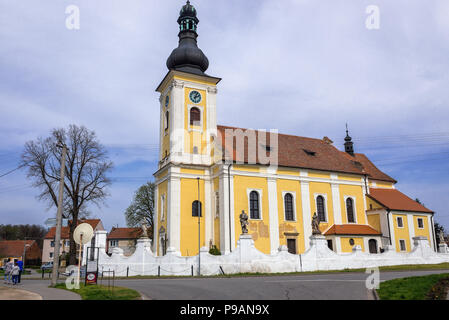 Cattolica Romana Chiesa di Tutti i Santi nella città Milotice in Moravia del sud della regione della Repubblica ceca Foto Stock