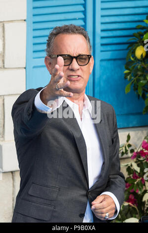 Londra, Regno Unito. Il 16 luglio 2018. Tom Hanks e Rita Wilson arriva per il mondo premiere del film di 'Mamma Mia! Qui andiamo ancora' a Eventim Apollo Hammersmith a Londra. Credito: Wiktor Szymanowicz/Alamy Live News Foto Stock