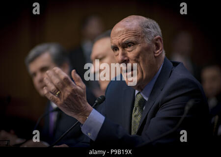 Washington, Distretto di Columbia, Stati Uniti d'America. Xiii Febbraio, 2018. Direttore della National Intelligence (DNI) DAN COATS testimonia al 2018 in tutto il mondo la valutazione del rischio del Senato Comitato di intelligence, Feb 13, 2018 Credit: Douglas Christian/ZUMA filo/Alamy Live News Foto Stock