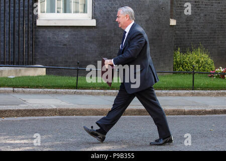 Londra, Regno Unito. 17 Luglio, 2018. Geoffrey Cox QC MP, Procuratore Generale, arriva al 10 di Downing Street per il cabinet finale riunione prima della pausa estiva. Credito: Mark Kerrison/Alamy Live News Foto Stock