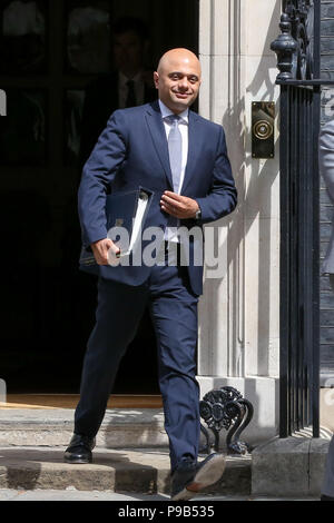 Downing Street. Londra. Regno Unito 17 luglio 2018 - Sajid Javid - Home Secretary si discosta dal n. 10 di Downing Street dopo aver frequentato il settimanale riunione del gabinetto. Credito: Dinendra Haria/Alamy Live News Foto Stock